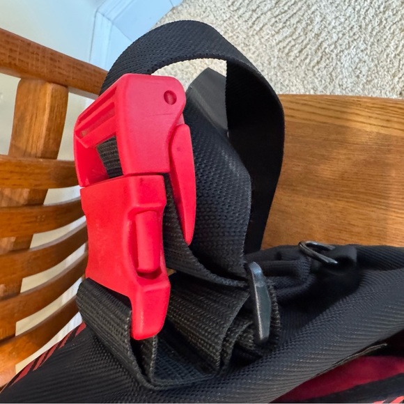 Timbuk2 Messenger Bag Red Black Stripes 19.5”x12.5”x8” Adjustable Strap 50” - Picture 5 of 7